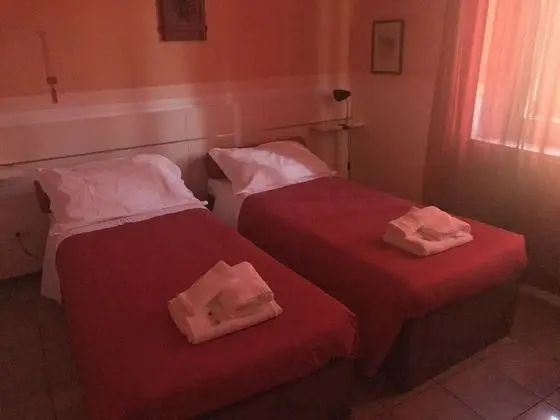 Büyük Yataklı Tek Kişilik Oda, Sigara İçilmez
