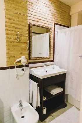 Standard Büyük Yataklı Tek Kişilik Oda, 1 Çift Kişilik veya 2 Tek Kişilik Yatak