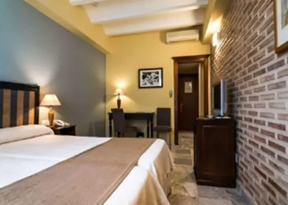 Büyük Yataklı Tek Kişilik Oda