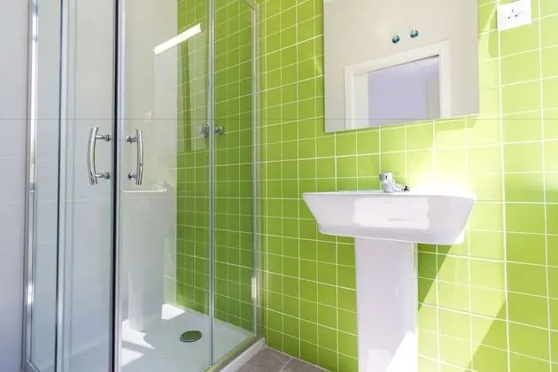 Ortak Ranzalı Oda, Karma Ranzalı Oda, Ortak Banyo