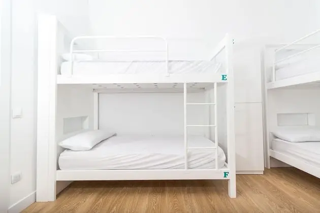 Ortak Ranzalı Oda, Sadece kadınlar için, Özel Banyo