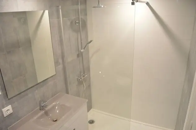 Tek Büyük Yataklı Oda, Ortak Banyo