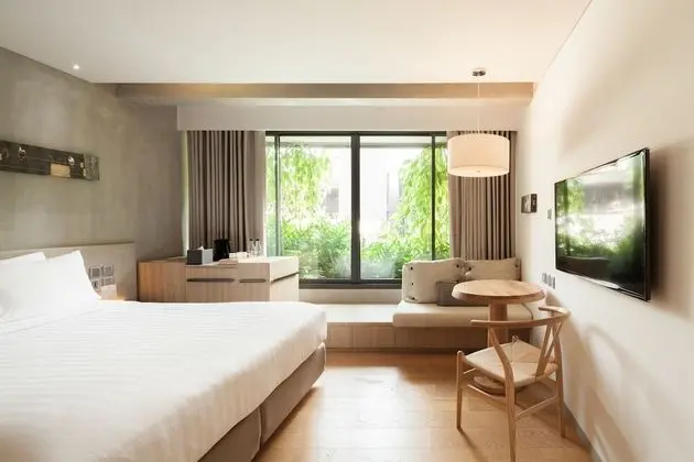 Superior Suite with Bathtub