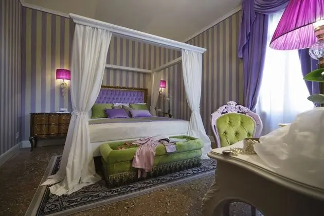 Superior Oda, 1 En Büyük (King) Boy Yatak, Kanal Manzaralı