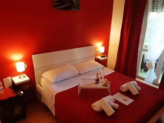 Tek Büyük Yataklı Oda (Red)