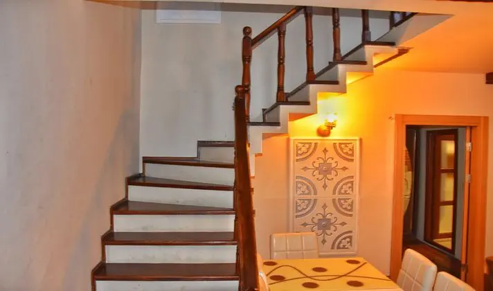 Göl Manzaralı Balkonlu Bungalov