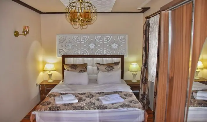 Göl Manzaralı Balkonlu Bungalov ( İptal Edilemez )