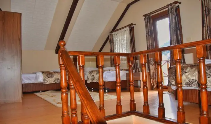 Göl Manzaralı Balkonlu Bungalov ( İptal Edilemez )