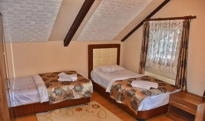 Göl Manzaralı Balkonlu Bungalov ( İptal Edilemez )