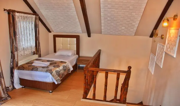 Göl Manzaralı Balkonlu Bungalov ( İptal Edilemez )