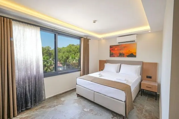 https://images.etstur.com/imgproxy/resize/2560x1440/files/images/hotelImages/etsrooms/514987/Ada_Butik_Otel_Marmaris_20240615170025_0.jpg