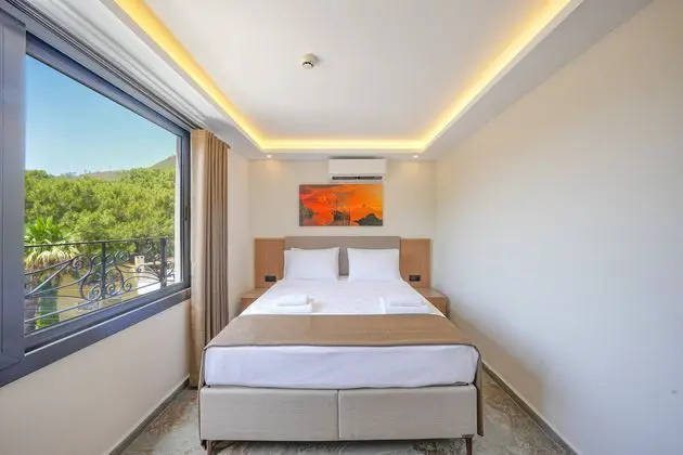 https://images.etstur.com/imgproxy/resize/2560x1440/files/images/hotelImages/etsrooms/514987/Ada_Butik_Otel_Marmaris_20240615170026_2.jpg