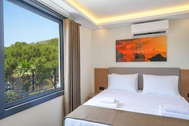 https://images.etstur.com/imgproxy/resize/2560x1440/files/images/hotelImages/etsrooms/514987/Ada_Butik_Otel_Marmaris_20240615170026_3.jpg