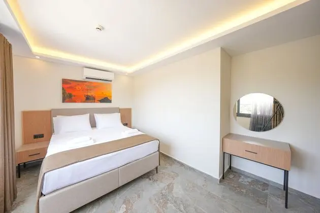 https://images.etstur.com/imgproxy/resize/2560x1440/files/images/hotelImages/etsrooms/514987/Ada_Butik_Otel_Marmaris_20240615170026_6.JPG