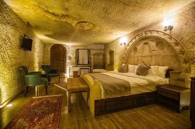 Deluxe Cave Suit