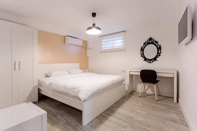 Economy Room