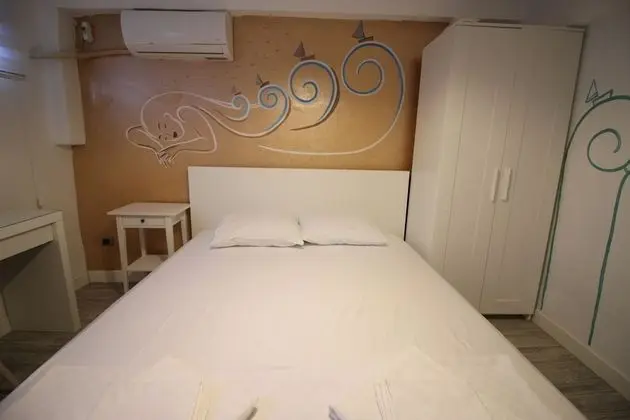 Economy Room