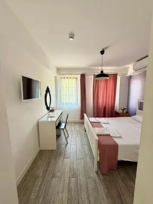 Geniş Standart Oda,Bahçe Manzaralı,2. Kat