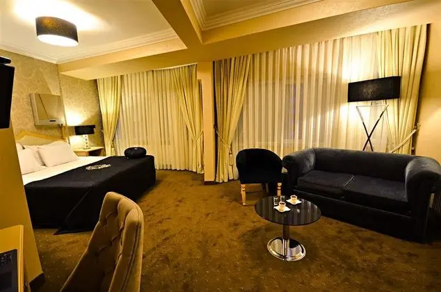Corner Suite