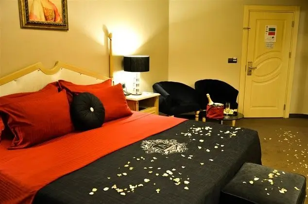 Corner Suite