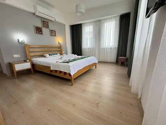 Standart Geniş Oda, Deniz ve Şehir Manzaralı, 1. Kat