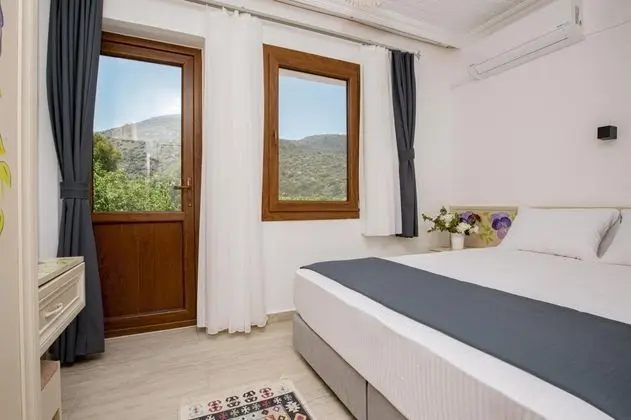 Suite, Deniz ve Dağ Manzaralı