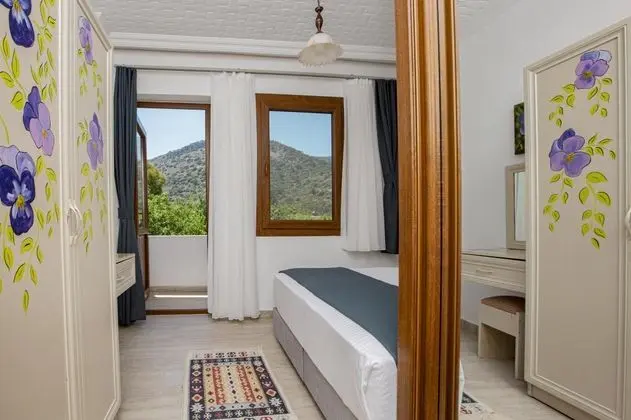 Suite, Deniz ve Dağ Manzaralı