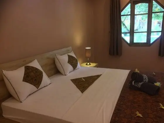 Bungalov, Havuz Manzaralı