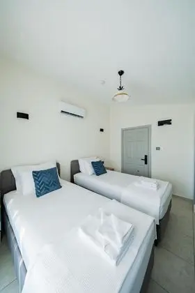 https://images.odamax.com/img/1920x1080/odamax/image/upload/Ada_Yeli_Karaburun_202607202007214_Adayeli_Hotel_0385.jpg