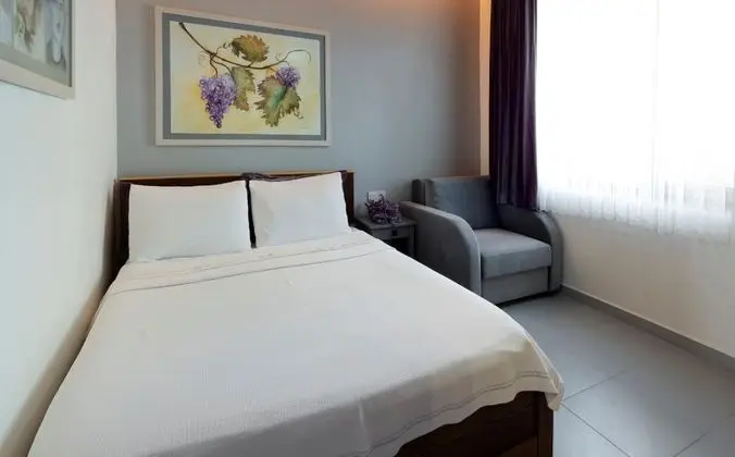 Çift Kişilik, Bahçe Manzaralı