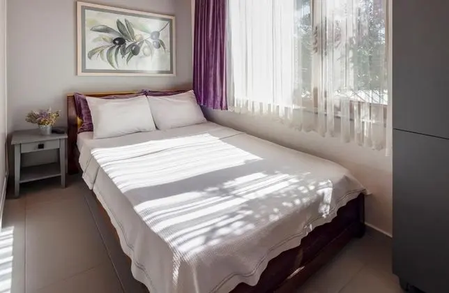 Çift Kişilik, Bahçe Manzaralı