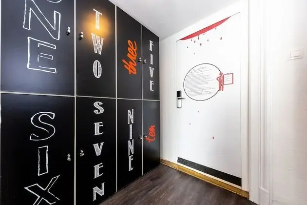 Bed in 10-Bed Dormitory Room with Private Bathroom