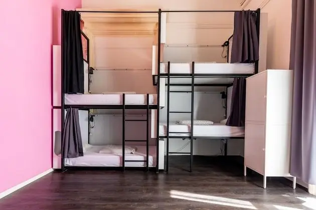 Bed in 10-Bed Dormitory Room with Private Bathroom