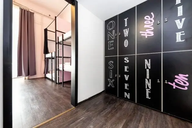 Bed in 10-Bed Dormitory Room with Private Bathroom