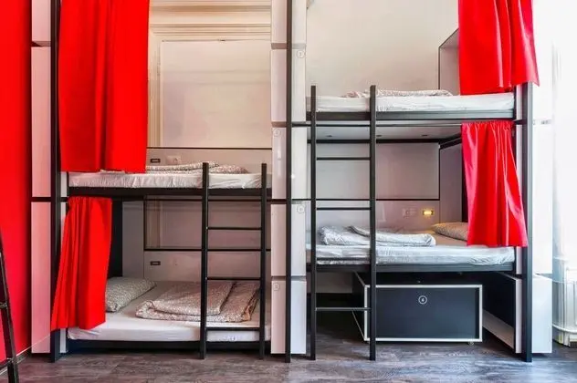 Bed in 10-Bed Dormitory Room with Private Bathroom
