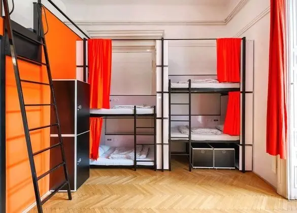 Bed in 10-Bed Dormitory Room with Private Bathroom