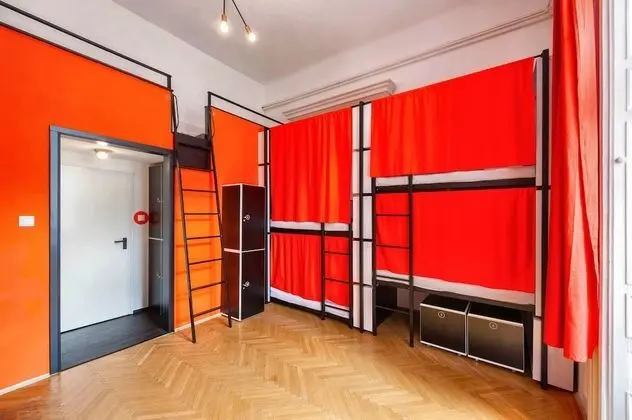 Bed in 10-Bed Dormitory Room with Private Bathroom