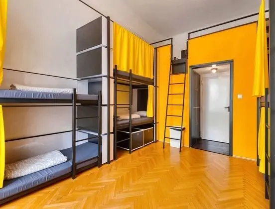 Bed in 10-Bed Dormitory Room with Private Bathroom