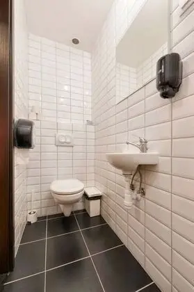 Bed in 10-Bed Dormitory Room with Private Bathroom