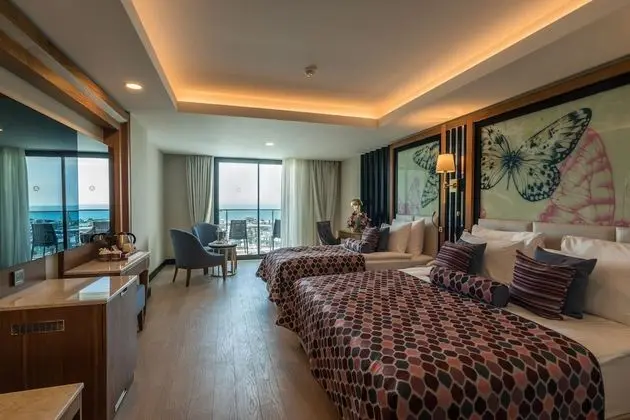 Standard Tek Büyük veya İki Ayrı Yataklı Oda, Kısmi Deniz Manzaralı