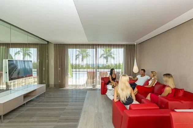 Eve Villa