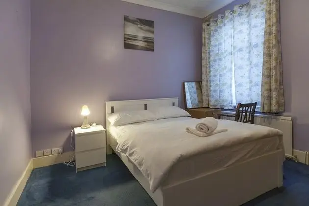 Tek Büyük Yataklı Oda, Ortak Banyo