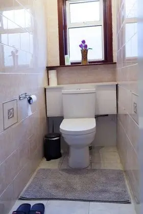 Tek Büyük Yataklı Oda, Ortak Banyo