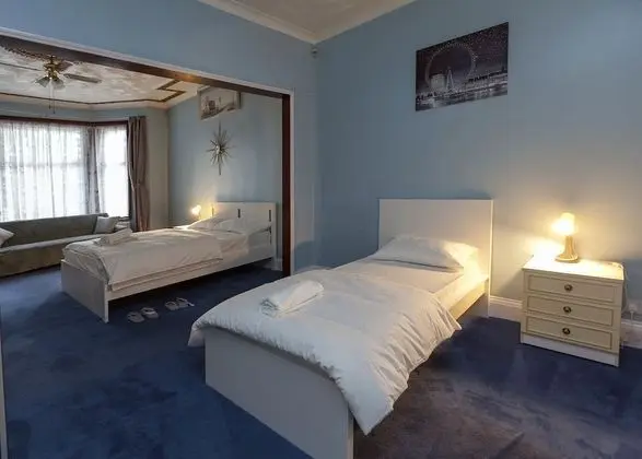 Üç Kişilik Oda, Ortak Banyo