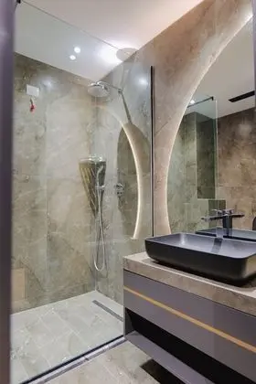 Tek Büyük Yataklı Oda, Balkon