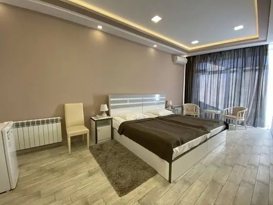 Deluxe Oda, 1 En Büyük (King) Boy Yatak