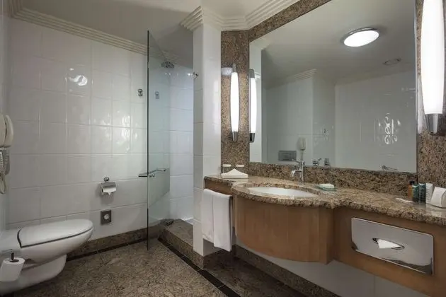 https://i.travelapi.com/lodging/1000000/610000/607900/607889/693cb303_z.jpg