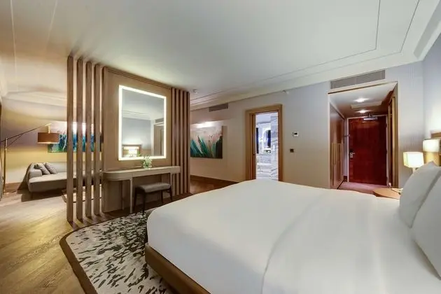 https://i.travelapi.com/lodging/1000000/610000/607900/607889/75890eaa_z.jpg