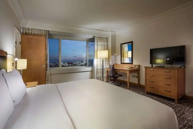 https://i.travelapi.com/lodging/1000000/610000/607900/607889/95776beb_z.jpg