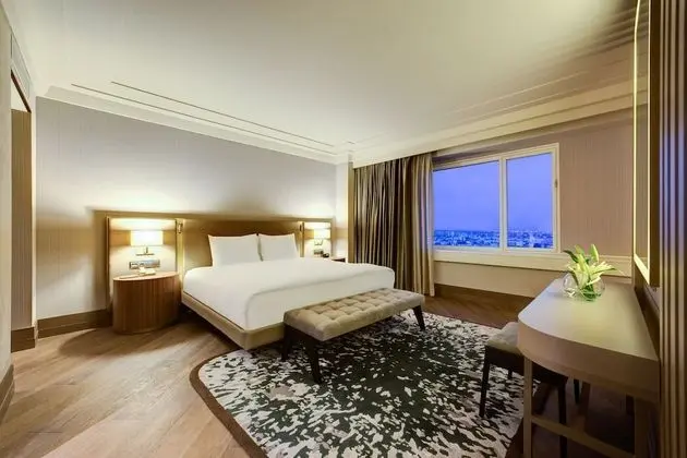 https://i.travelapi.com/lodging/1000000/610000/607900/607889/a7e6f876_z.jpg
